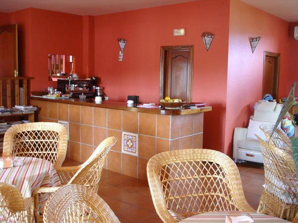 Hostal Burgos Торрекабальерос Экстерьер фото