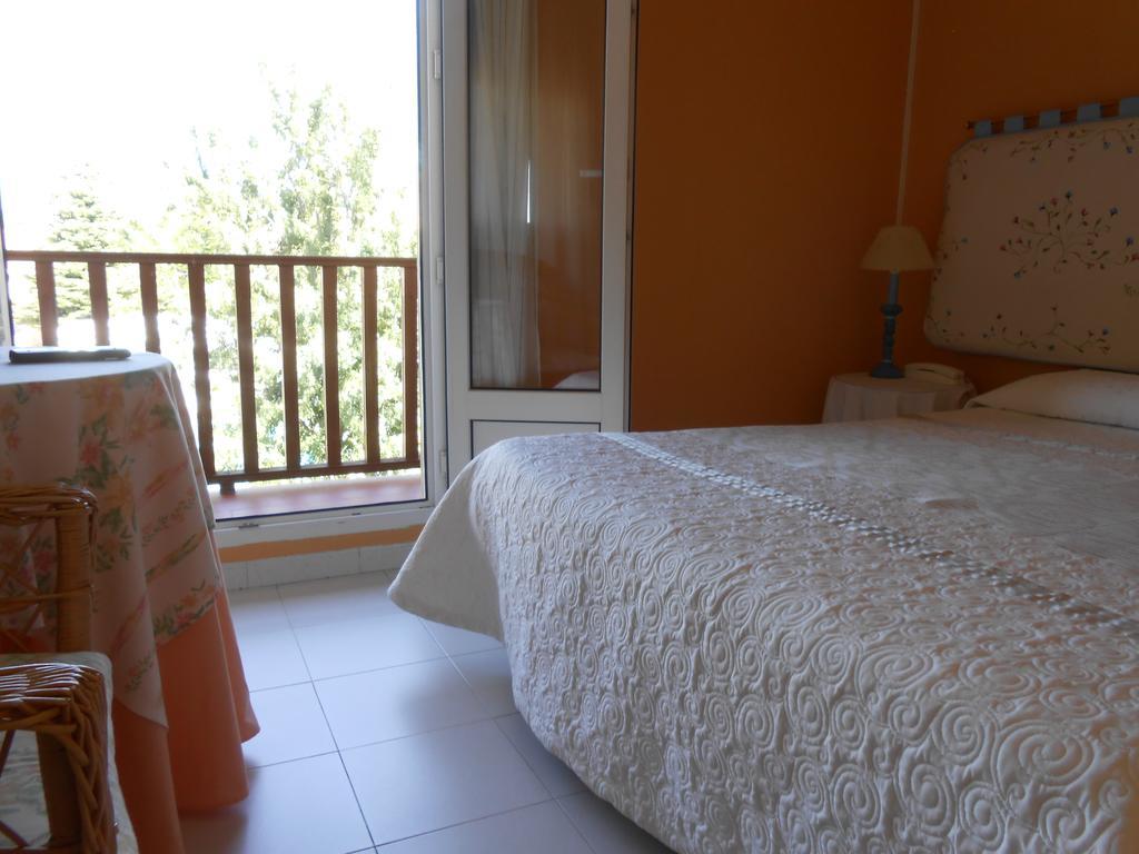 Hostal Burgos Торрекабальерос Экстерьер фото