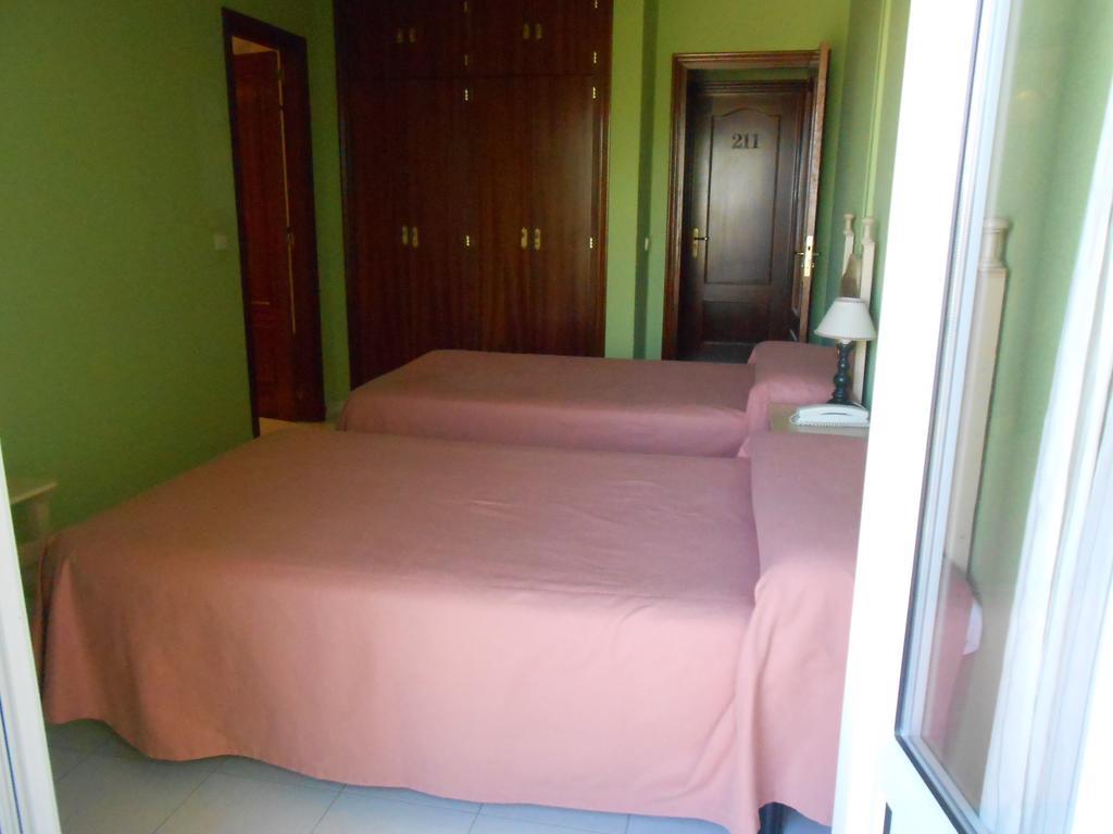 Hostal Burgos Торрекабальерос Номер фото
